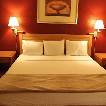 Fortuna Inn And Suites Тусон Экстерьер фото
