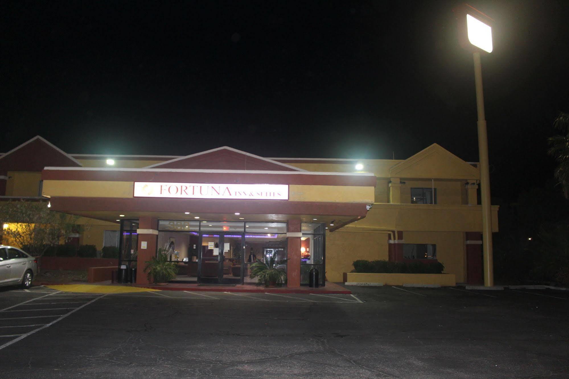 Fortuna Inn And Suites Тусон Экстерьер фото