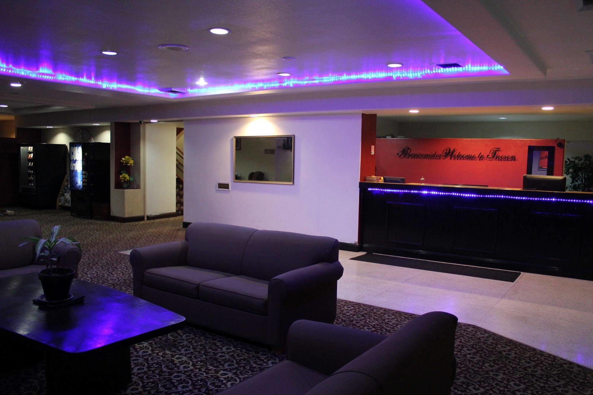 Fortuna Inn And Suites Тусон Экстерьер фото