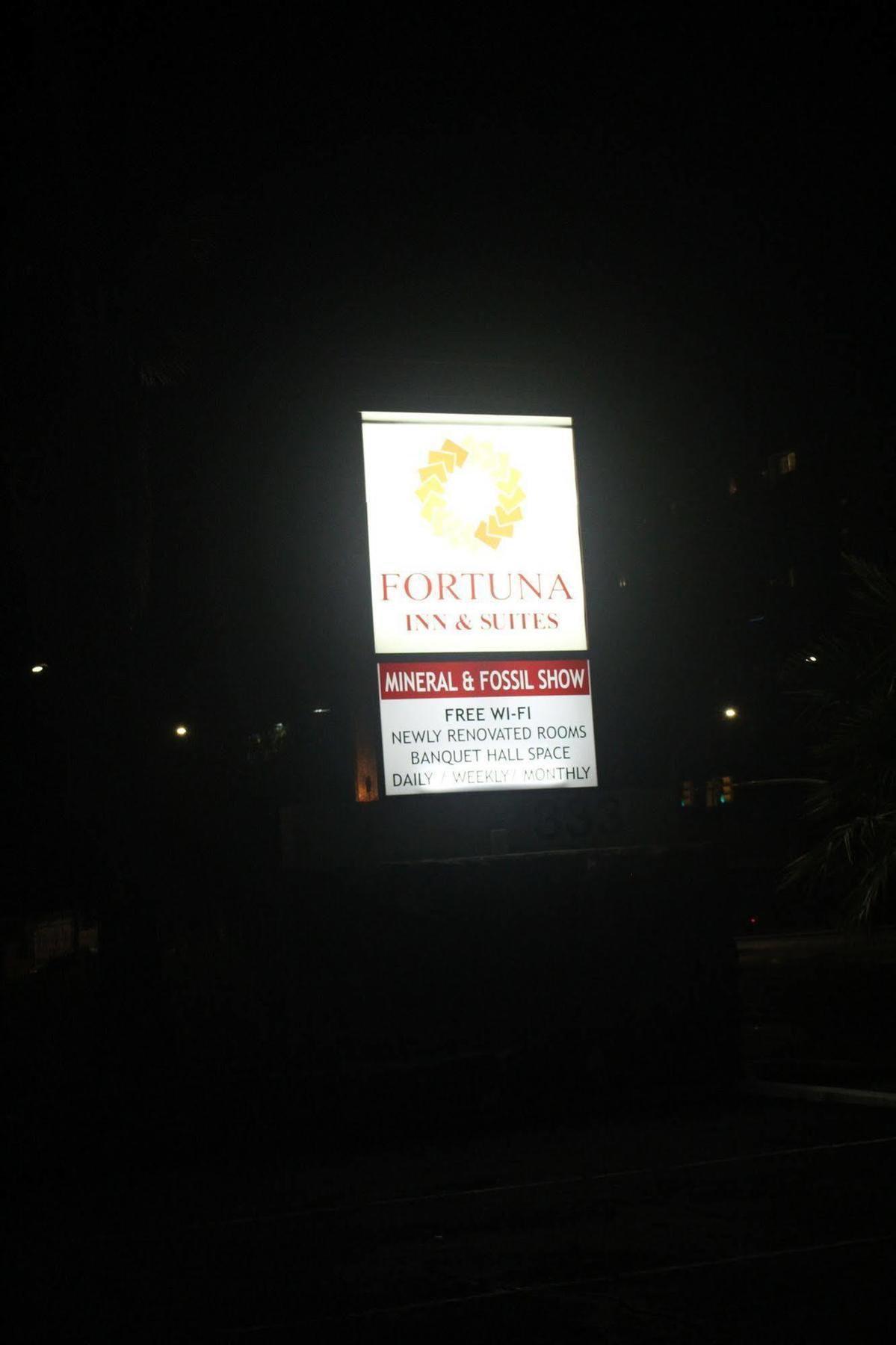 Fortuna Inn And Suites Тусон Экстерьер фото