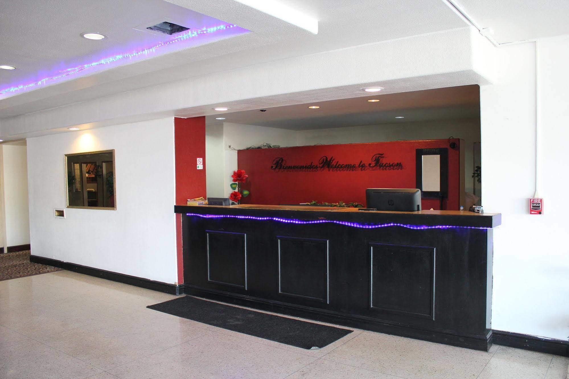 Fortuna Inn And Suites Тусон Экстерьер фото