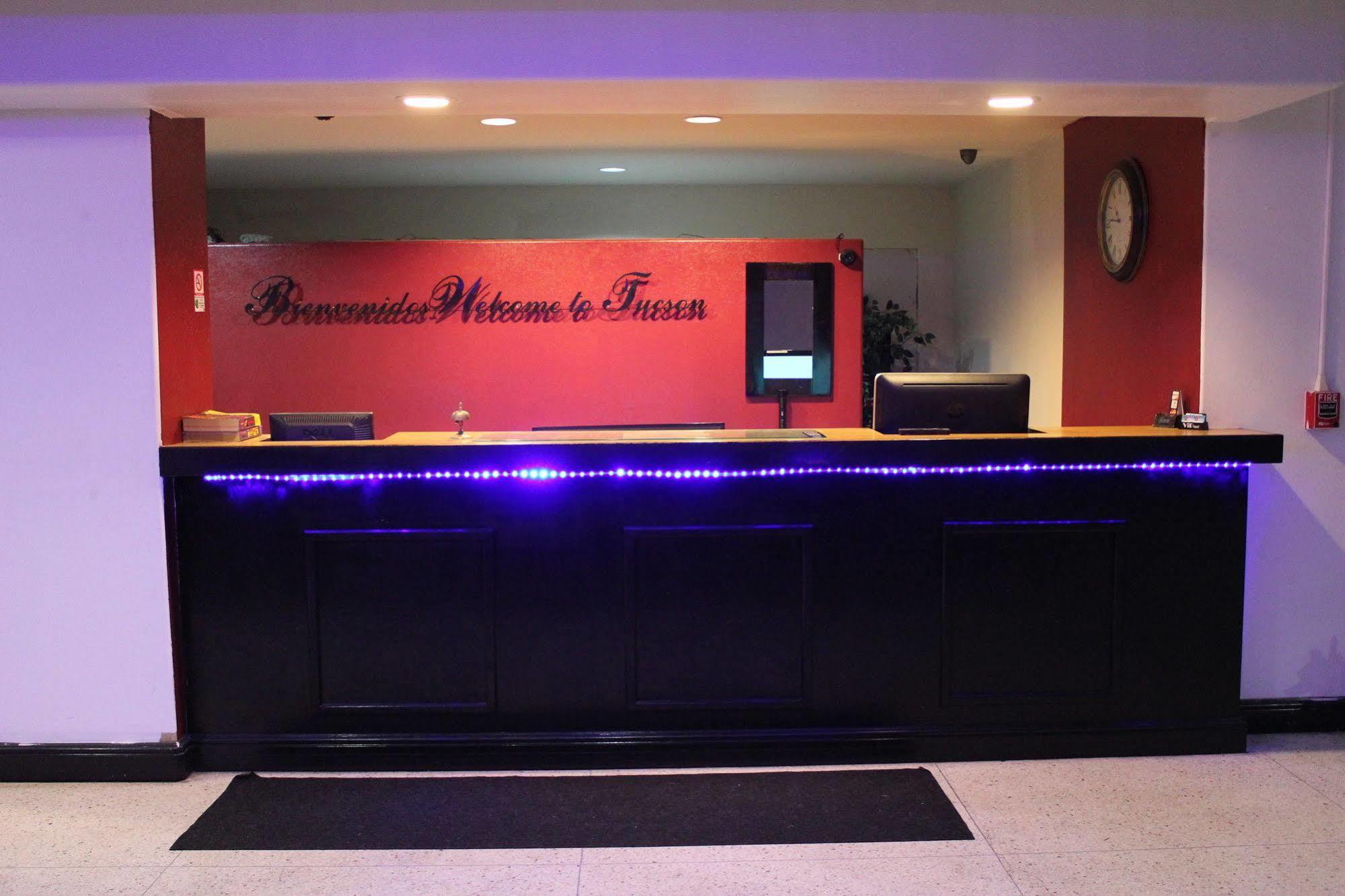 Fortuna Inn And Suites Тусон Экстерьер фото