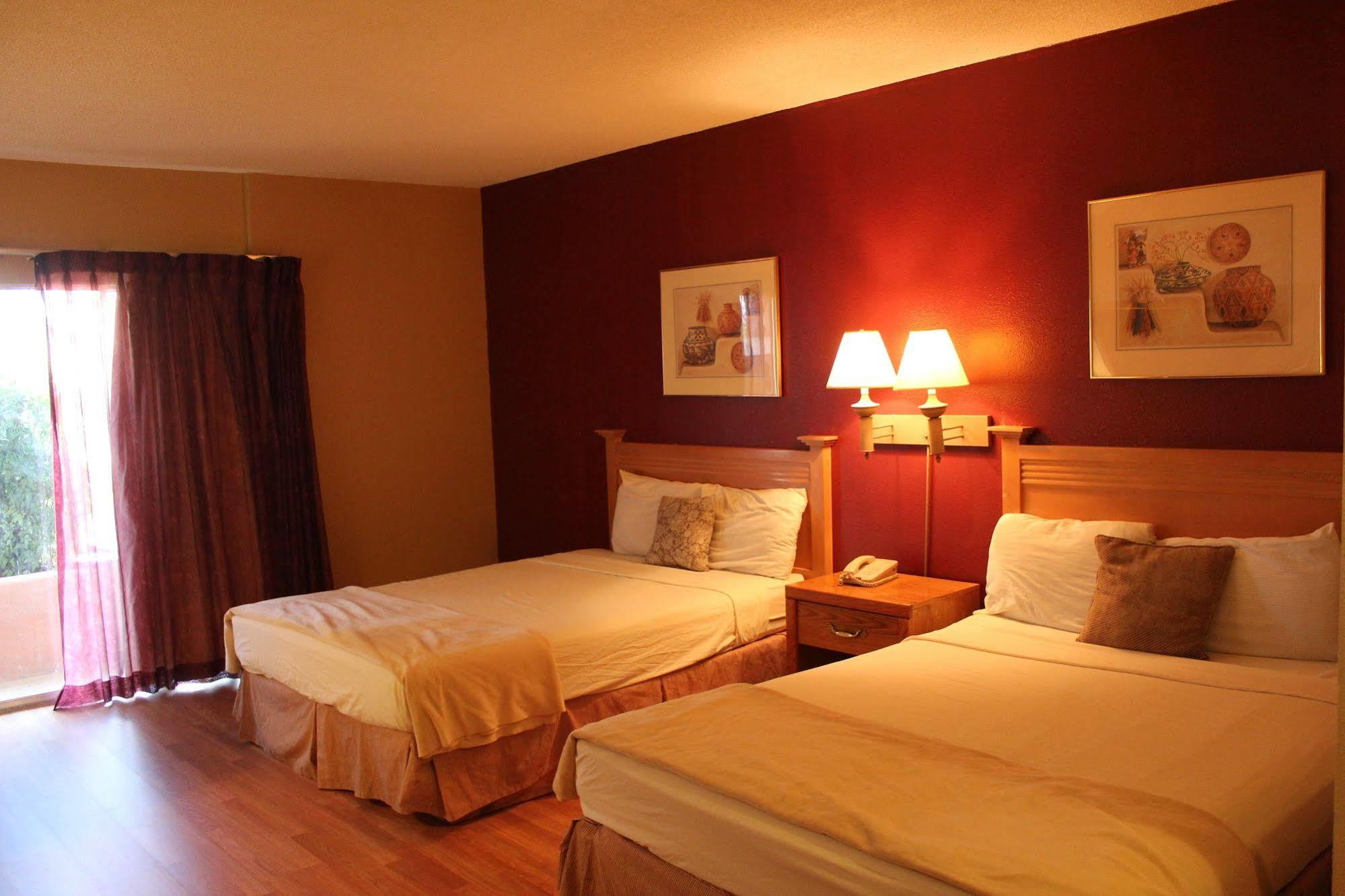 Fortuna Inn And Suites Тусон Экстерьер фото