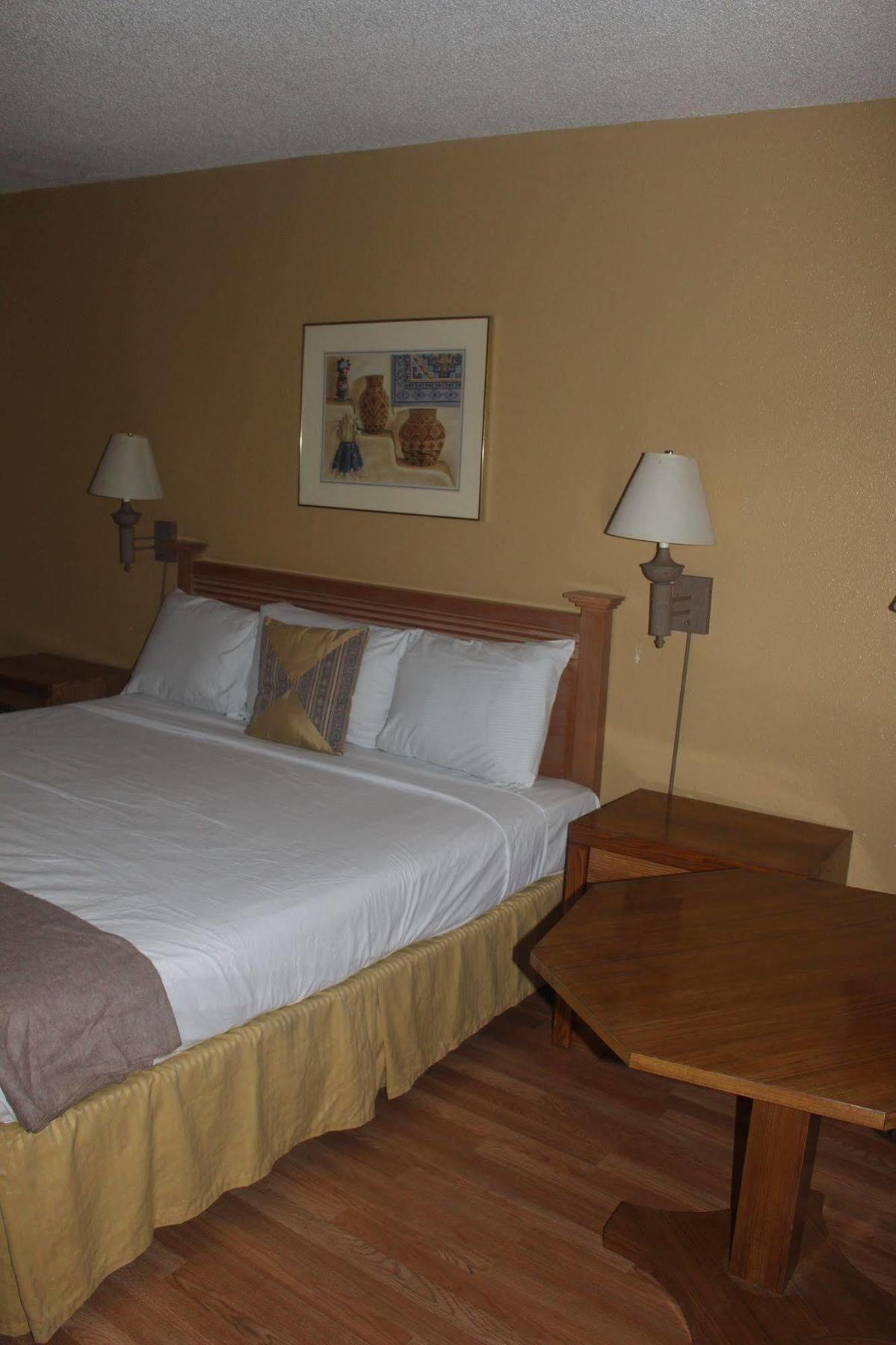 Fortuna Inn And Suites Тусон Экстерьер фото